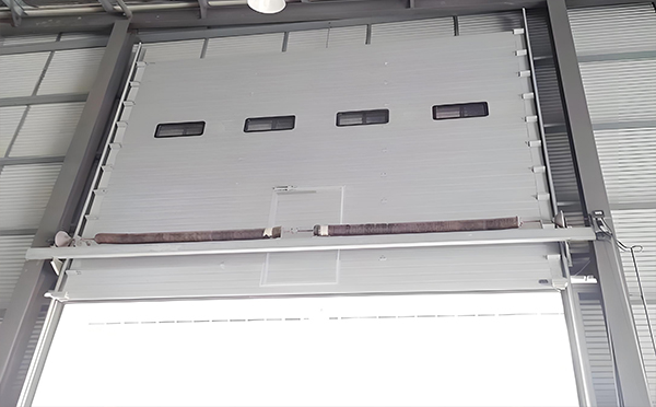 久治工业滑升门