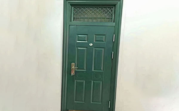 久治学校教室门