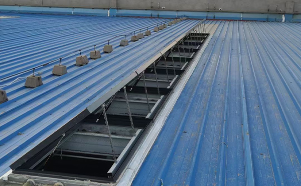 某城市大型商业综合体中庭久治排烟窗工程