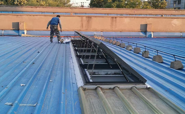 某区域性物流仓储中心久治排烟窗系统安装项目