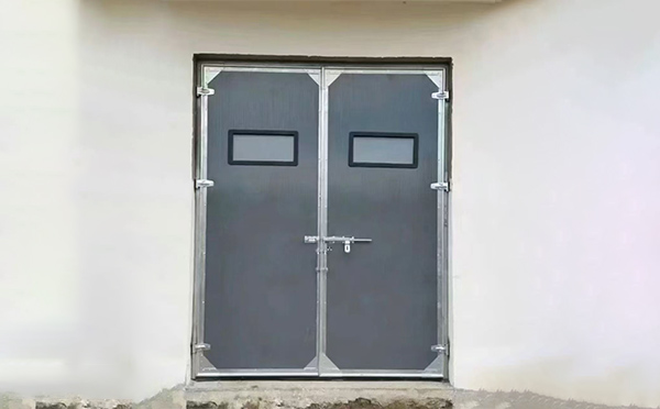 久治工业门在高温作业区域的运行表现